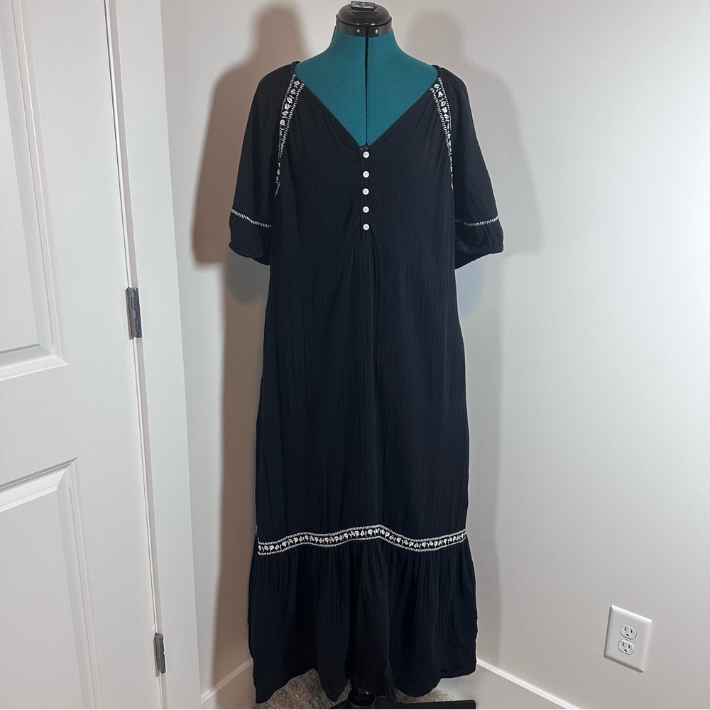 Old Navy Cinkle-Crepe Black Maxi Swing Dress with Boho White Embroidered Trim
